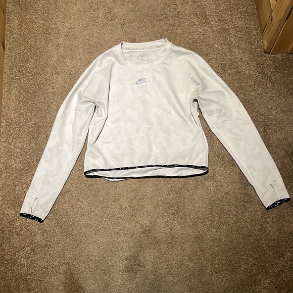 Used white nike air shirt. - Picture 1 of 4